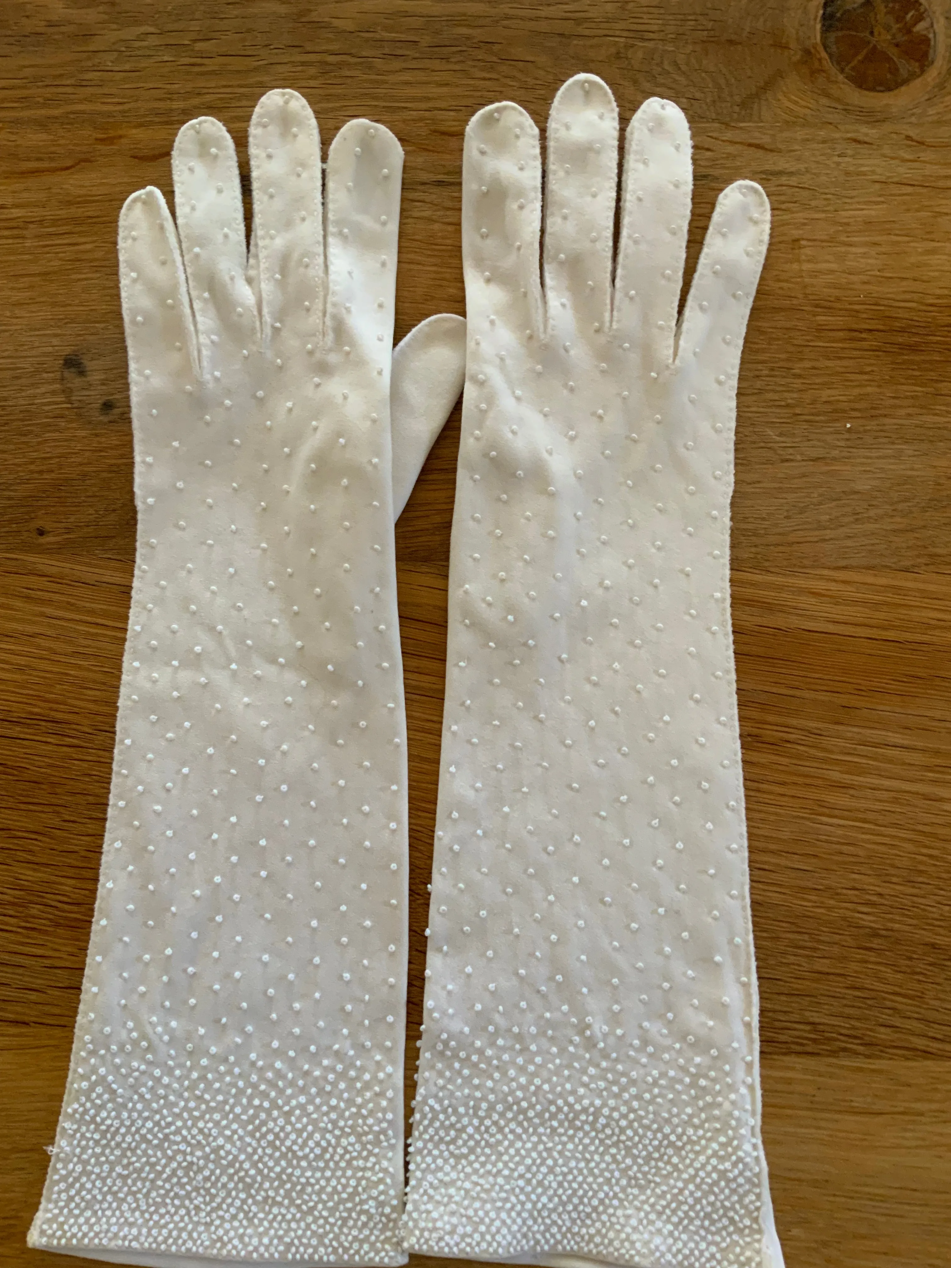 Beaded White Evening Gloves - 50s