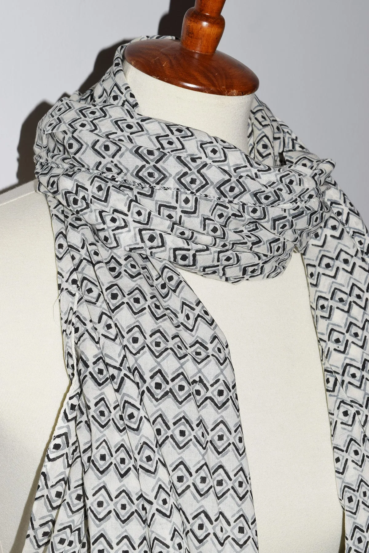 Cotton Voile Scarf | Diamond Sketch Ecru
