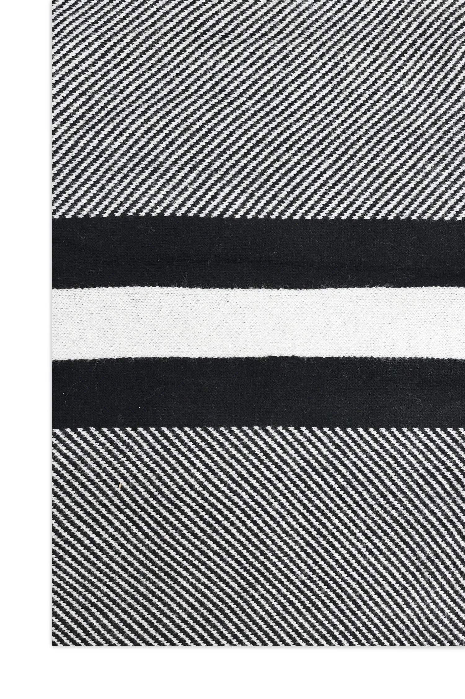 DIAGONAL HERRINGBONE SCARF-BLACK