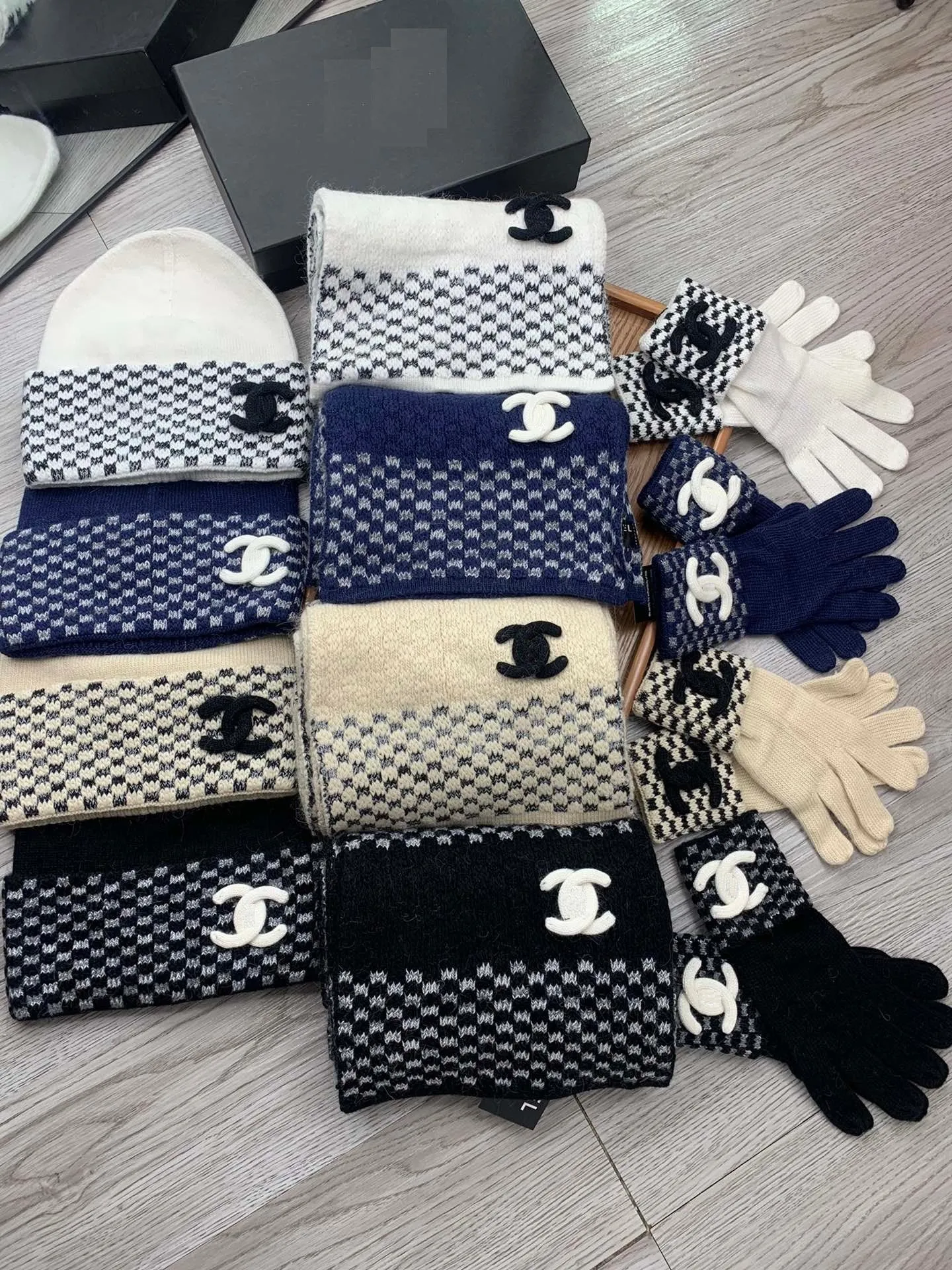 Houndstooth Winter Wool Set: Hat, Scarf & Gloves