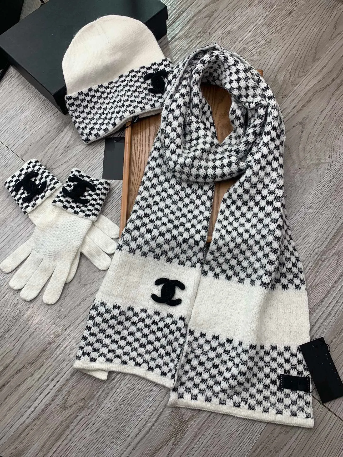 Houndstooth Winter Wool Set: Hat, Scarf & Gloves