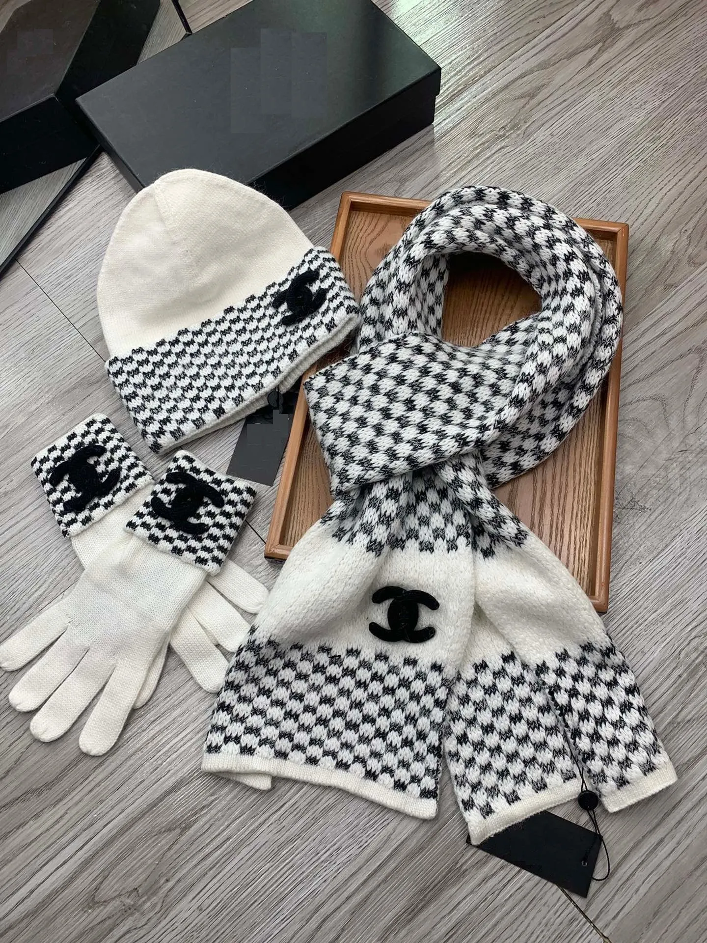 Houndstooth Winter Wool Set: Hat, Scarf & Gloves