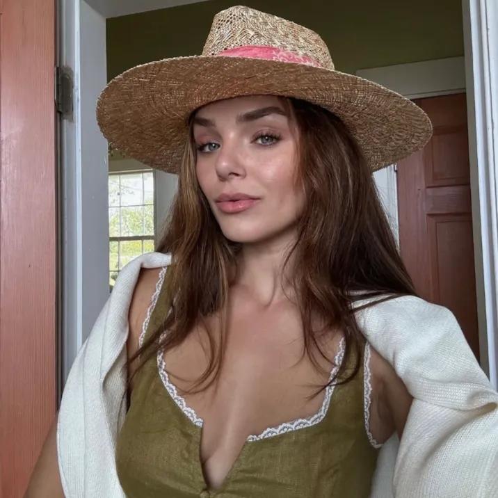 Ivy in Natural