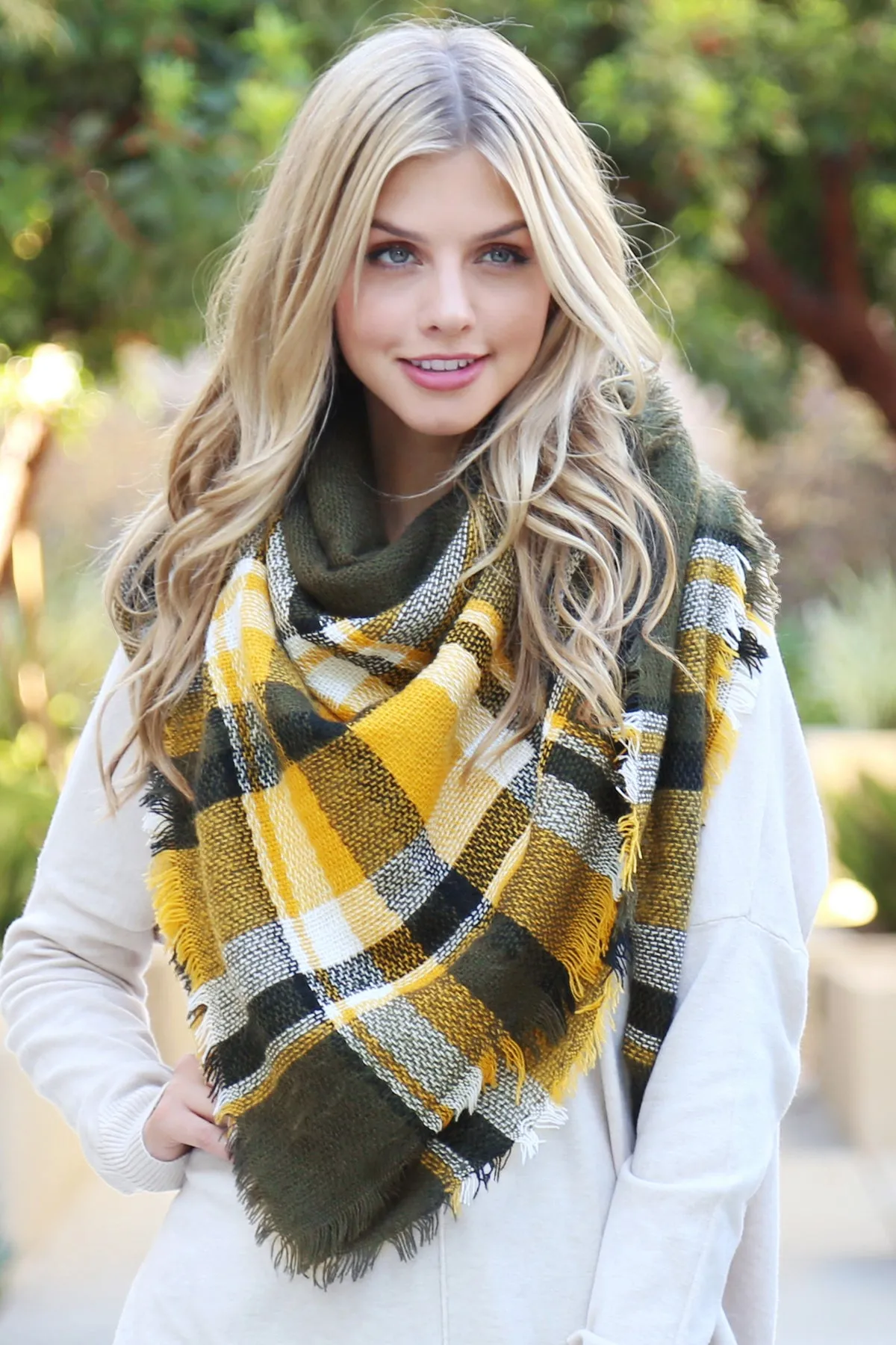 OLIVE BLANKET FRINGED SCARF