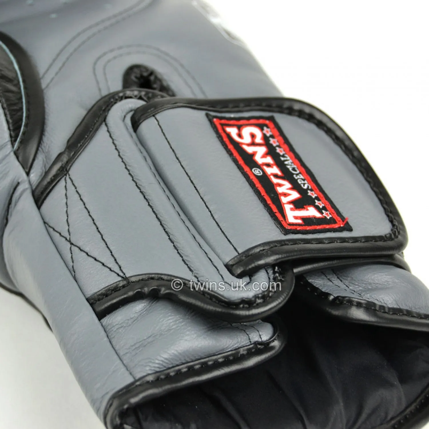 TWINS DELUXE SPARRING GLOVES-BLACK/GREY