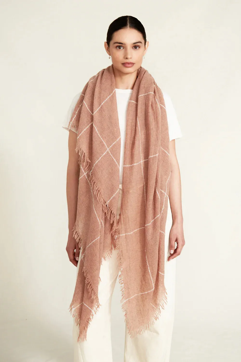 WINDOWPANE CASHMERE SCARF IN EGRET